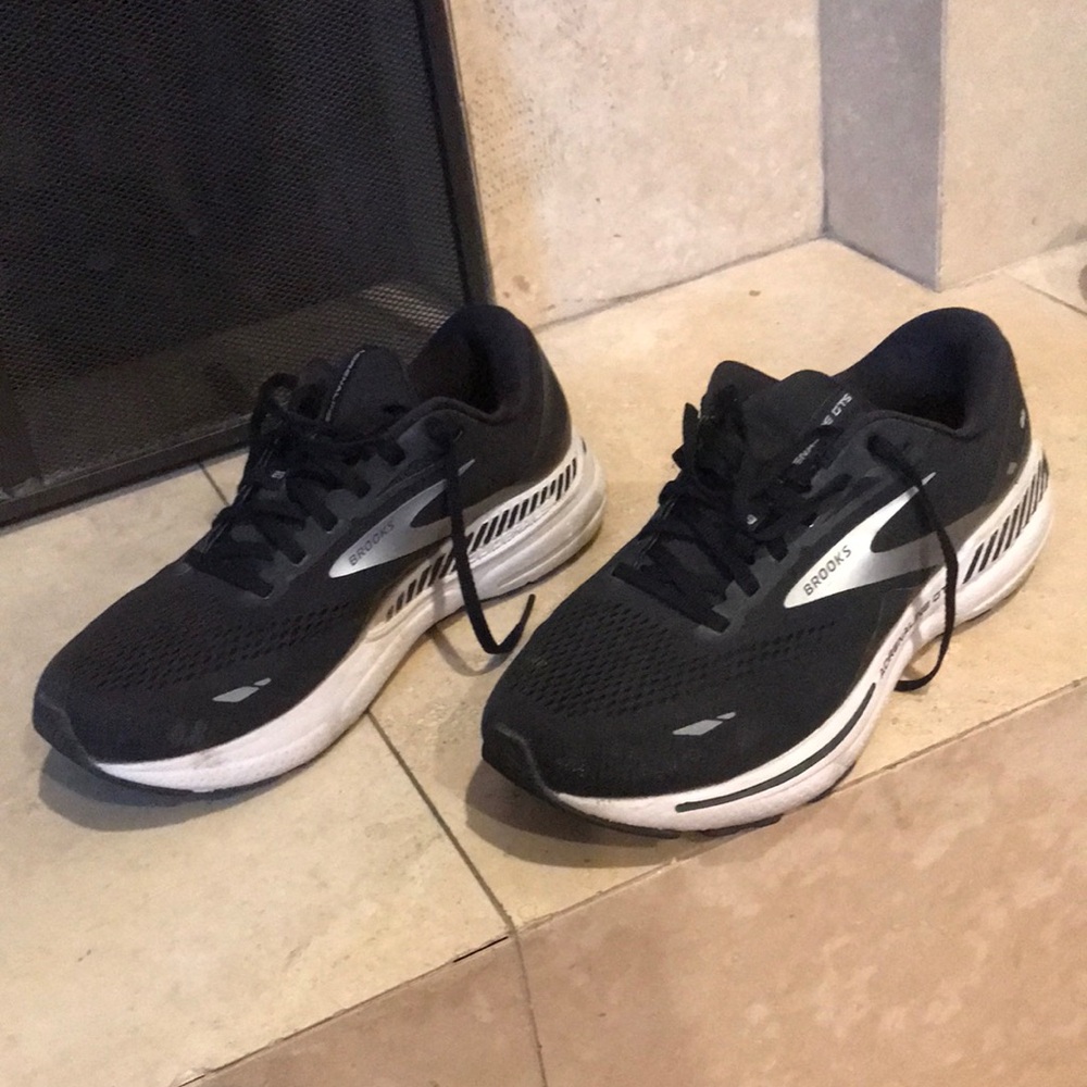 Brooks adrenaline
